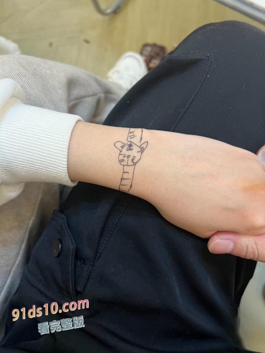 海角大神 送做老师的妹妹去学校，在妹妹上课的教学楼后面宾馆宾馆无套乱伦 图7