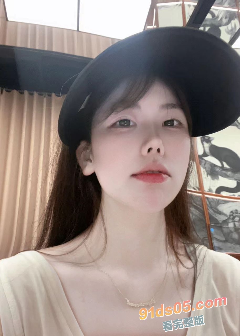 广州顶级气质名媛许茹莹 肤白貌美 前凸后翘 完美身材 白天是男人高攀不起的健身女神 夜晚是富人操不够的精液马桶