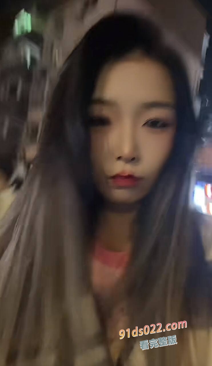 抖音网红王幼宁与闺蜜团涉“持刀霸凌”风波，现场视频引发全网热议 图7