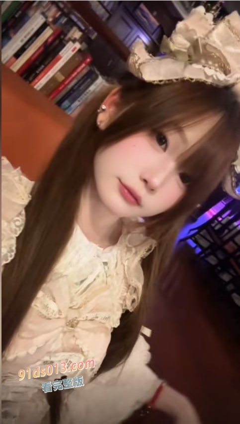 哔哩哔哩 美女网红 猫小娴 最新2000元提督福利 萝莉脸御姐身 开档黑丝白虎嫩穴一线天跳蛋自慰 ～ 图2