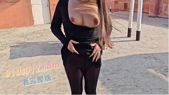 堕落的嫂子 骚嫂子狗尾巴楼顶暴露，被小叔子要求学狗爬！嫂子骚到骨子里了！