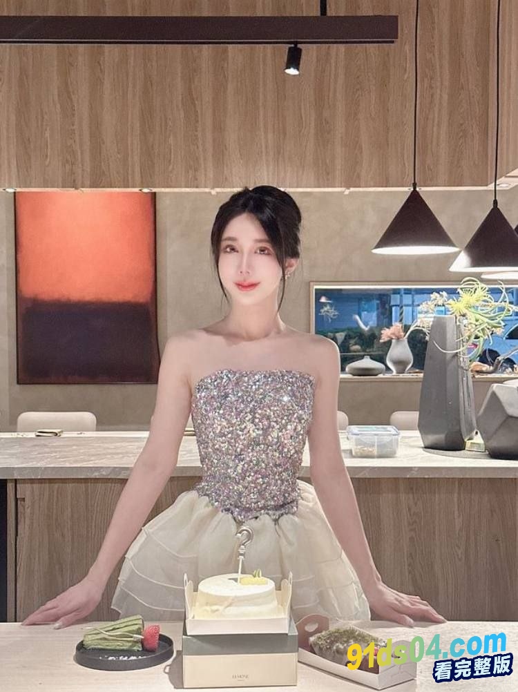 台湾抖音queena昆娜泄密 身材颜值都很高的一个御姐少妇，人前端庄的人妻 人后骚母狗，掰开骚穴给你看 图15