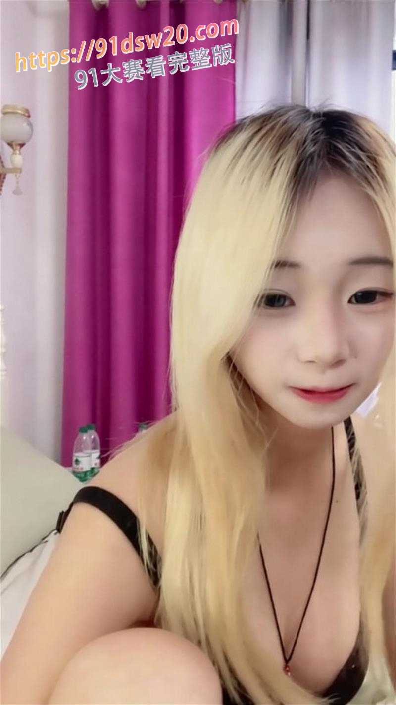 精神小妹 舟舟 与男友兄弟偷偷私密裸聊 双手掰开骚穴展示嫩肉 极限演绎反差婊本色 直呼过瘾 图2