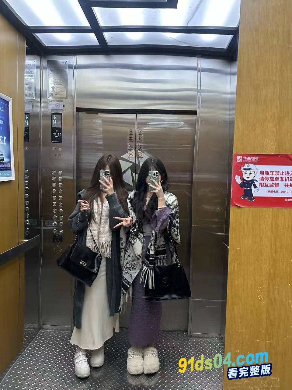 四川轻化工大学的抖音高颜值甜妹 小兰兔了李东兰现实居然是个顶级反差婊 大量不雅自拍曝光泄密 粉嫩的小穴真想吃 图27