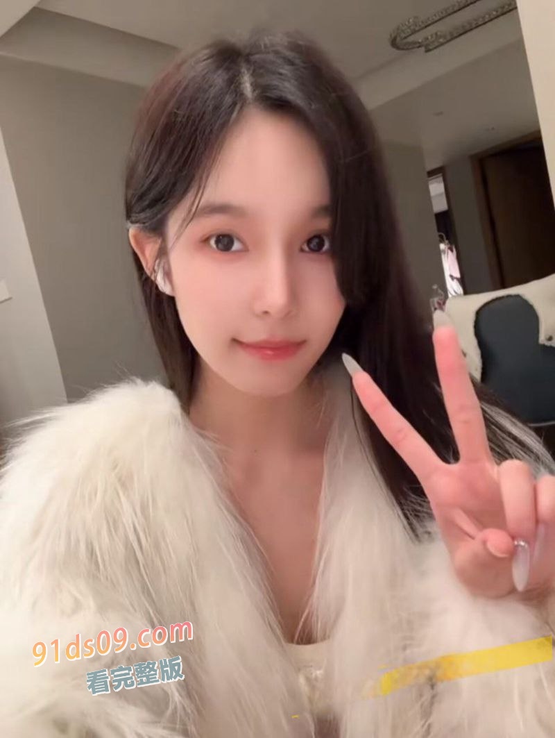 郑州科技学院反差舞蹈生学妹 冯佩霞 被男友真实曝光 有男朋友还到处约炮啪啪 真贱呐！