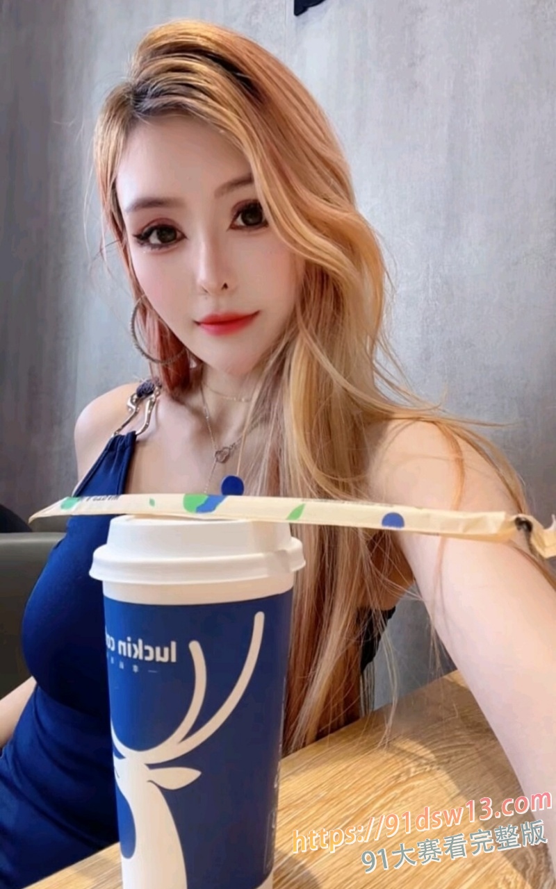 快手网红 狐狸精 性感御姐情趣诱惑裸舞 肉丝扭腰顶胯晃臀 多毛骚穴假屌猛插高潮喷水 图3