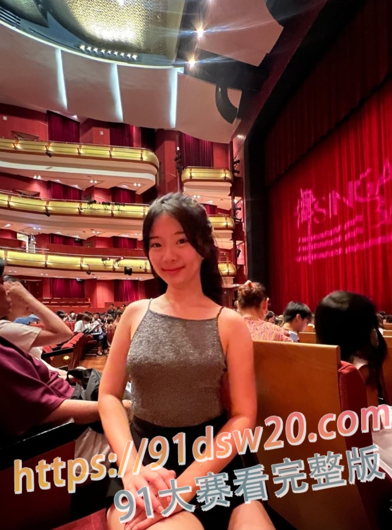 极品高颜值模特 Angela 与前男友早期在酒店里自拍 露脸舔逼视频曝光 图4