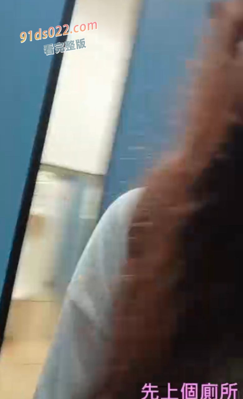 女高中生图书馆男厕所厕所玩跳蛋被遥控高潮 ！ 图3