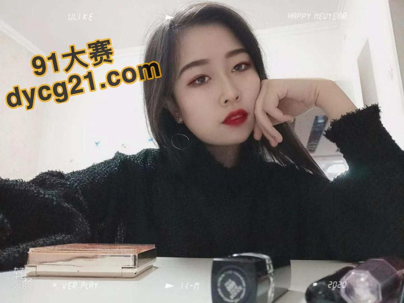 大学校花为讨好男友骚逼自拍 仙女棒在嫩逼里来回抽插 用夹子夹乳头寻求痛感