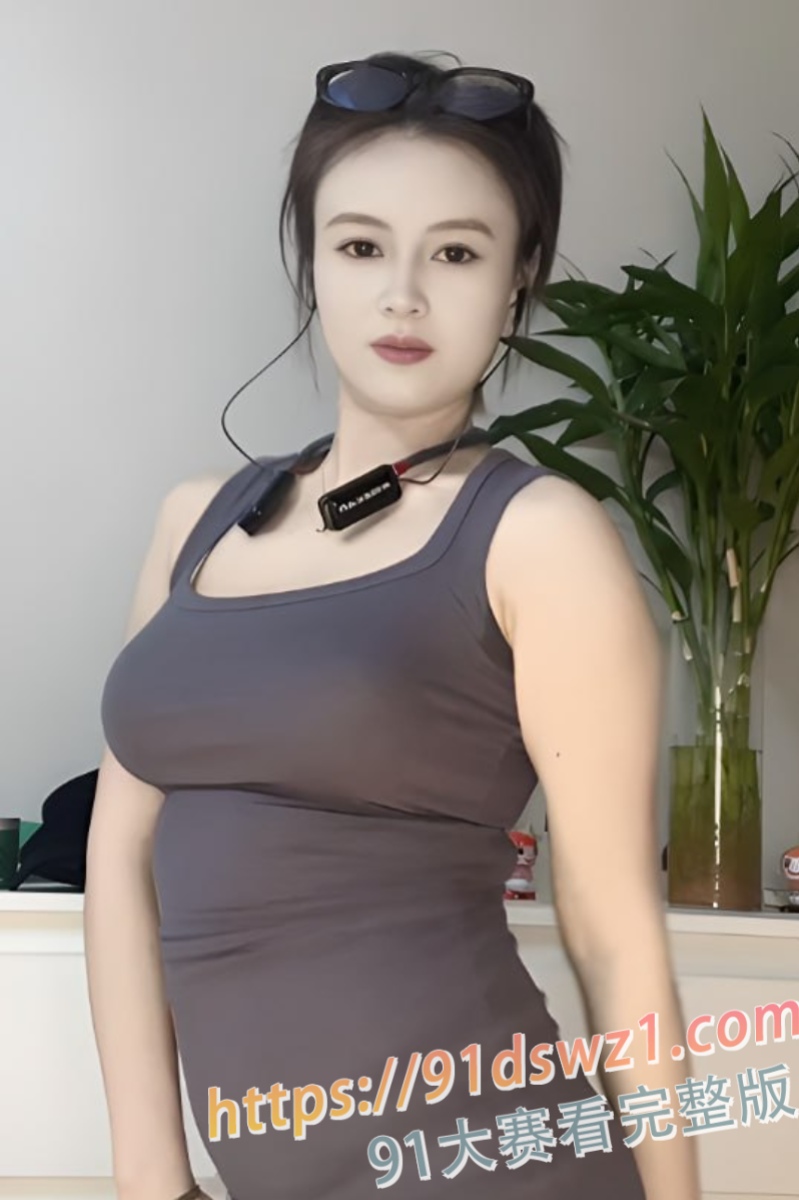 抖音网红 小阿姨 下海直播骚舞 开档蕾丝透视情趣衣骚舞露点太犯规了 图1