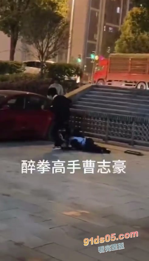 二次元界抽象人物 网络恶俗组织新月成员 曹志豪 线下被多人围殴 打的鼻青脸肿 图6