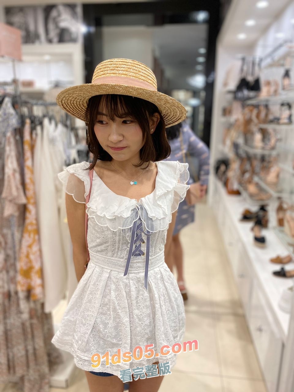 小萝莉打桩合集 身材娇小的萝莉妹子 被炮友粗壮的肉棒抽插 骚穴都要撑爆了！ 图1