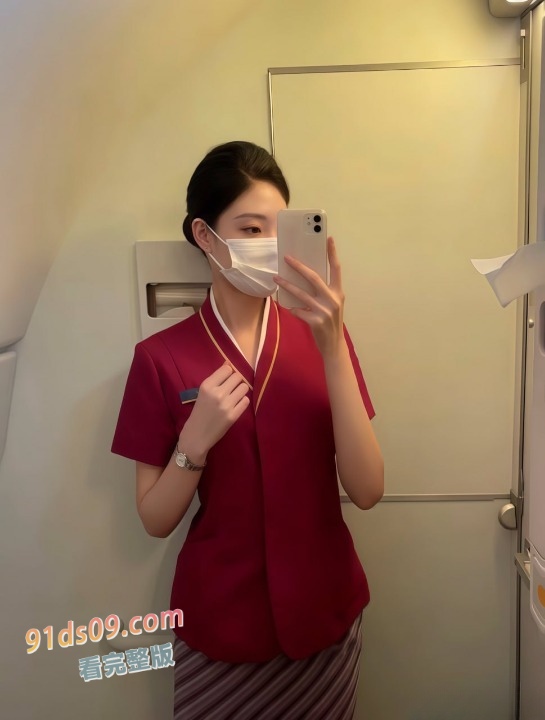 南航高颜值极品空姐网名 朵小姐的碎碎念 被曝私底下是母狗一条！ 与头等舱的金主爸爸约炮被干的嗷嗷叫 图3