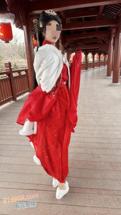 海角大神哄骗亲姐户外游玩穿上汉服旅拍，实际上是想爆操她的嫩逼。姐姐汉服气息让我看的鸡巴棒硬，子宫强烈收缩一插一喷，水是真多 图7