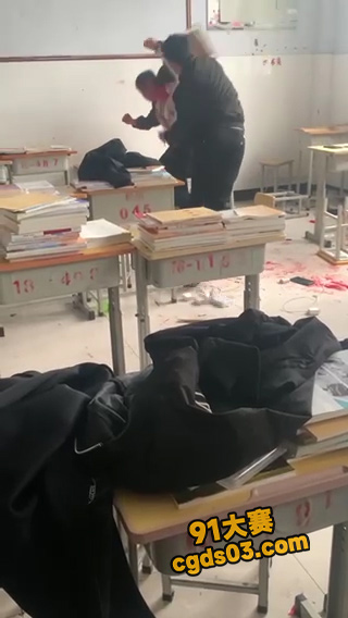 校园霸凌何时休 河南鹤壁技师学院再现校园暴力事件 现场惨不忍睹！ 图2