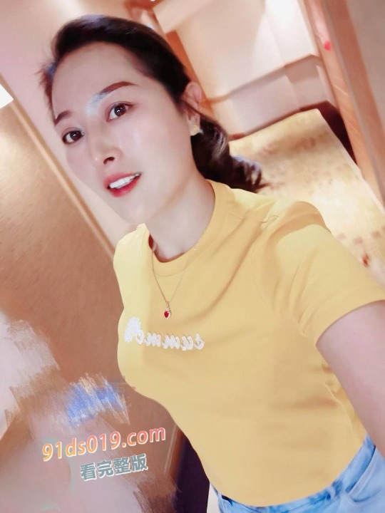 约泡少妇,老公孩子不在家,直接来了个突袭,从头打骂到高潮喷水!