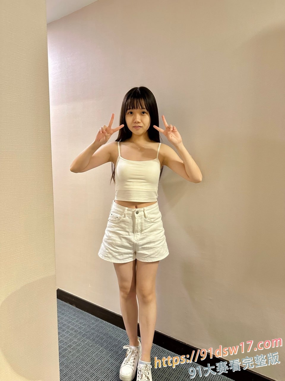 台湾清纯可爱娇小妹子居家啪啪 男友大鸡巴插一半就受不了 白浆狂流娇喘不止 图1