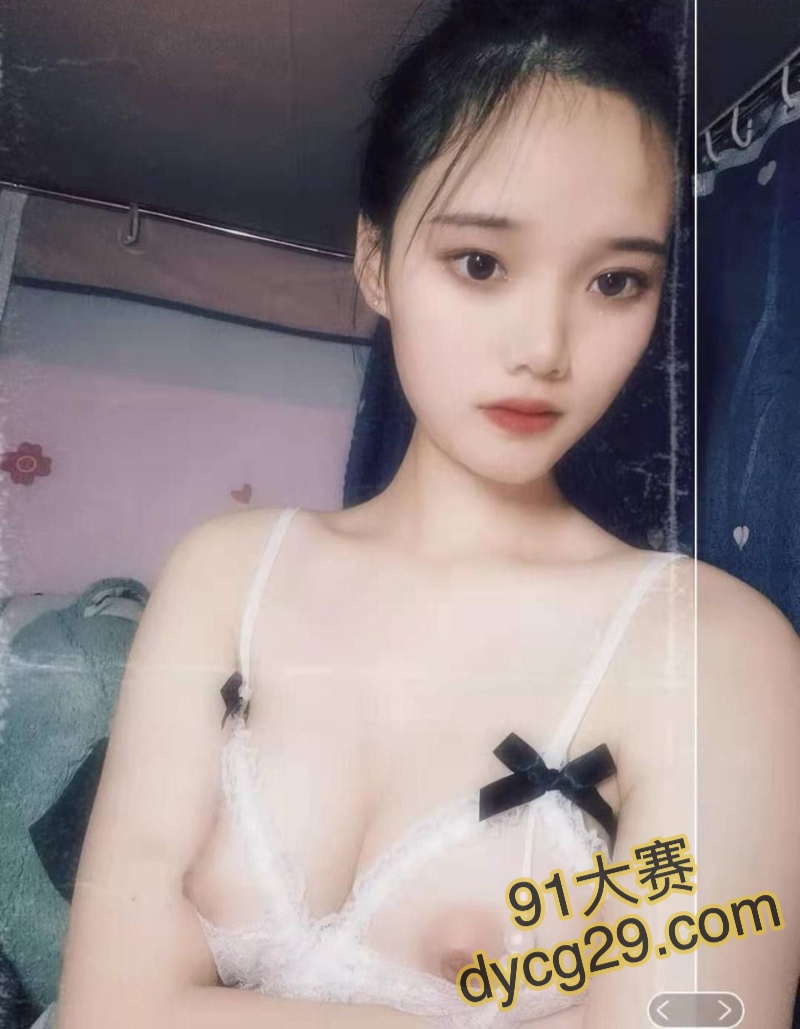 西安交通大学大二女生 吴瑞 给金主发自慰视频被曝光 小小年纪淫荡得不行