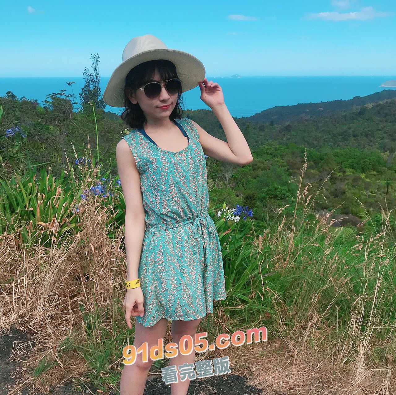 小萝莉打桩合集 身材娇小的萝莉妹子 被炮友粗壮的肉棒抽插 骚穴都要撑爆了！ 图5