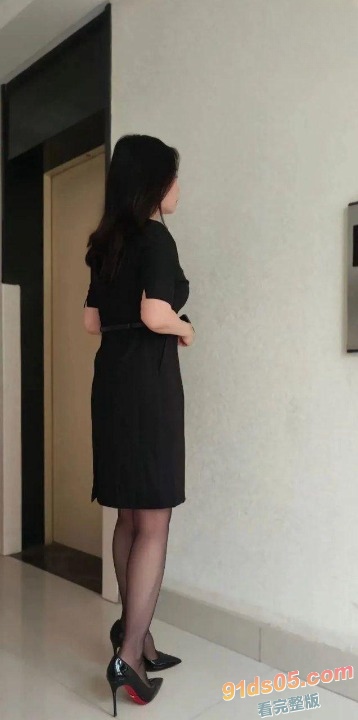 和美容院的熟妇到酒店开房，她老公到酒店查房 操逼差点被她老公抓到，快被吓阳痿了。 图6