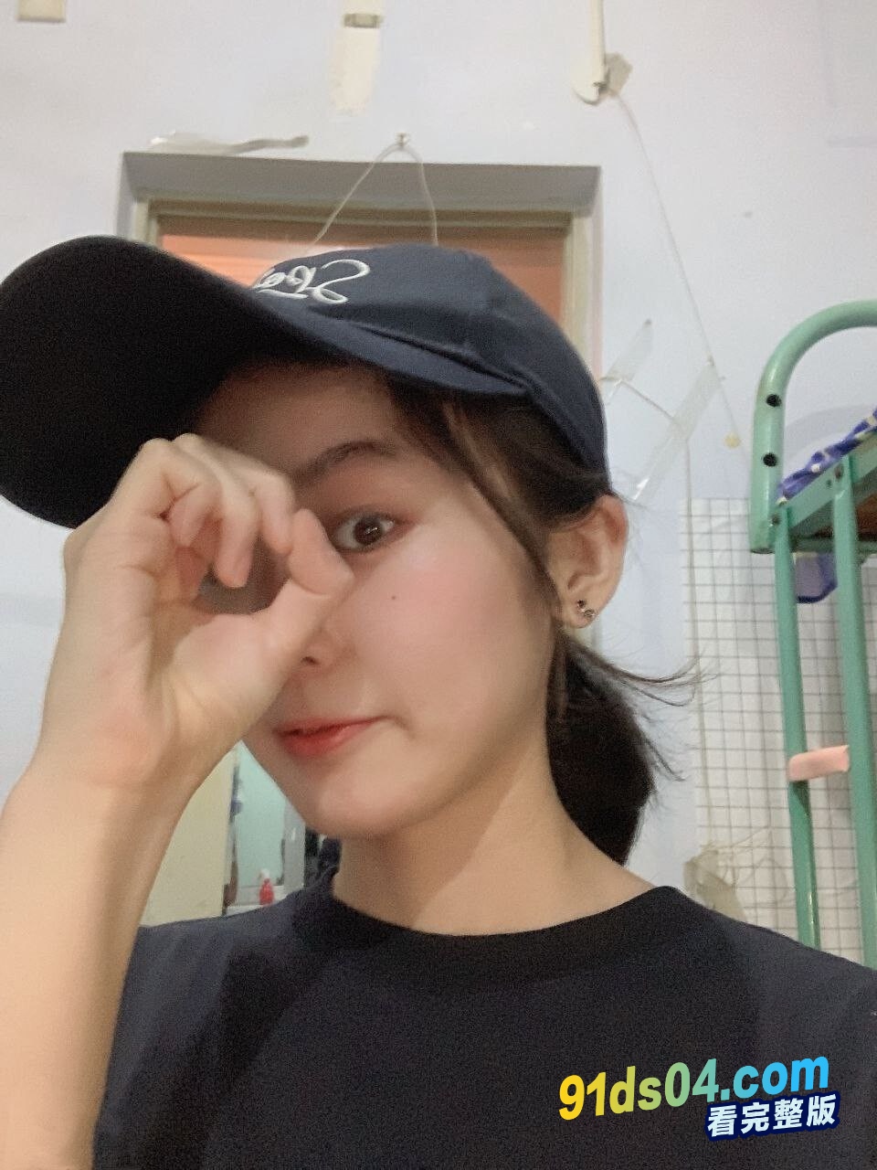 德州学院大二校花性爱泄密 被金主带到酒店开发水润嫩穴 风油精滴穴调教爽到直冲天灵盖 图25