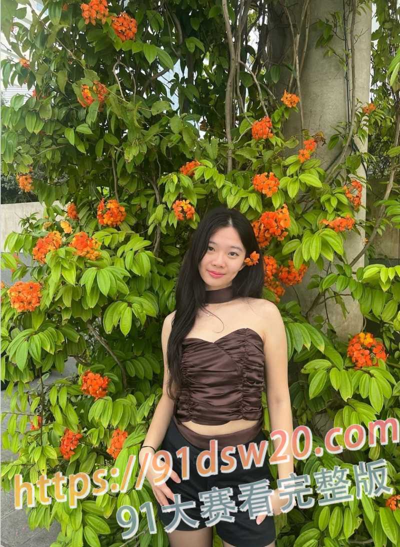 极品高颜值模特 Angela 与前男友早期在酒店里自拍 露脸舔逼视频曝光 图2