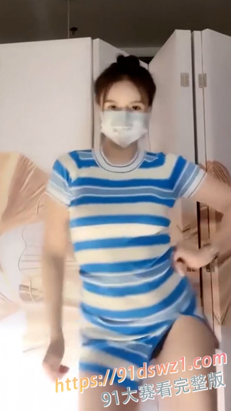 抖音网红 小阿姨 下海直播骚舞 开档蕾丝透视情趣衣骚舞露点太犯规了 图7