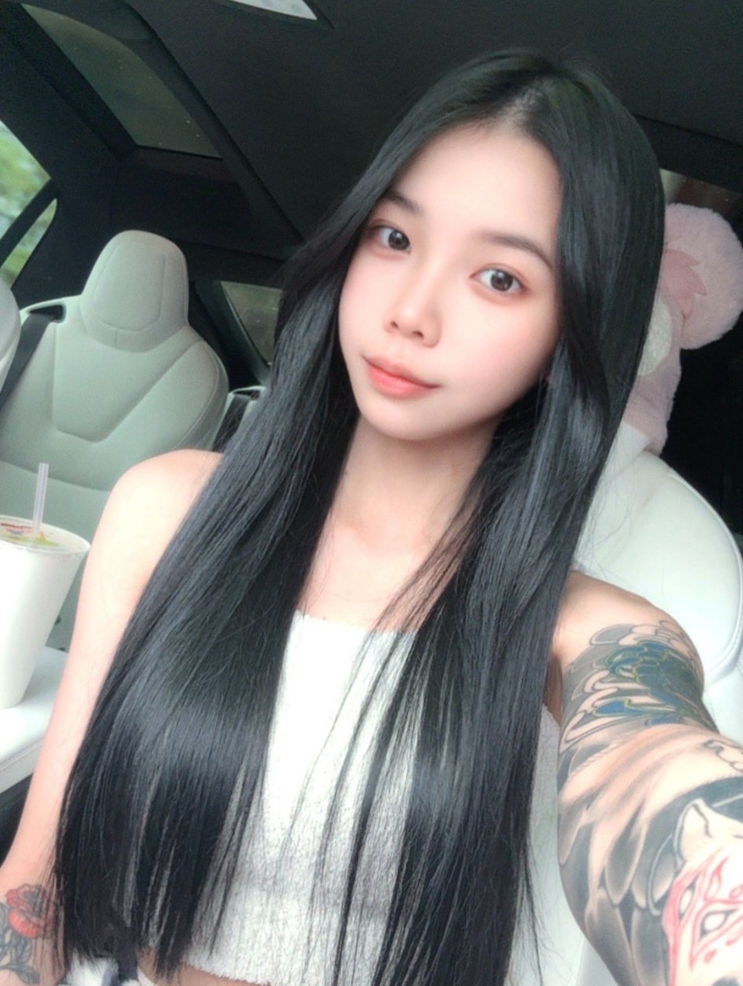 花臂女神 小鱼 震动棒抽插微毛骚穴 气质中带着清纯 粉色振动棒抽插嫩穴 让人欲罢不能