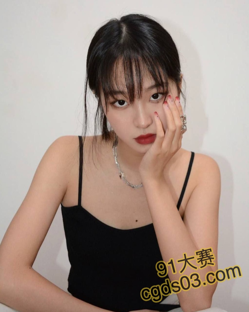 武汉中南财经政法大学 周芸芸 第一视角翘着肥臀任意爆操 爱了！