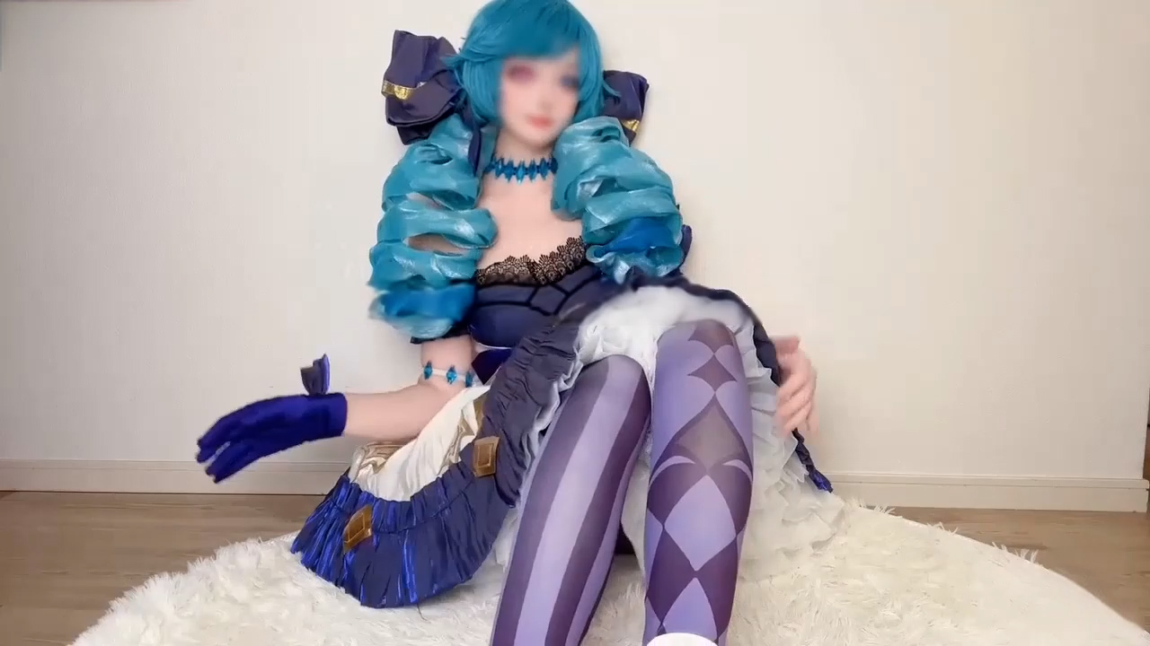 巨乳嫩妹 斓毒 COS灵罗娃娃 三个手指猛扣嫩穴 高潮淫水直流四溢 诱惑力拉满