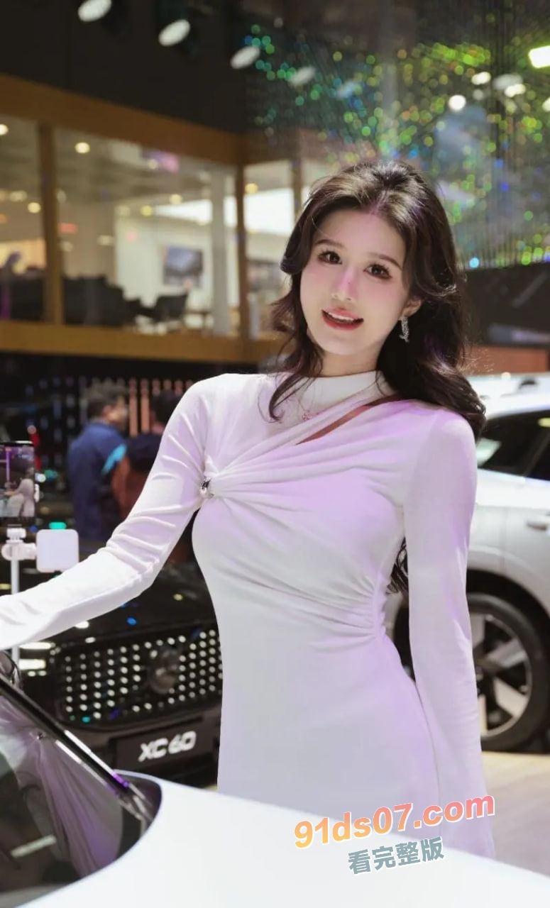 湖南高颜值大长腿车模泄密 穿着情趣内衣女上位狂怼肉棒 性感风骚好一个榨精母狗 图1