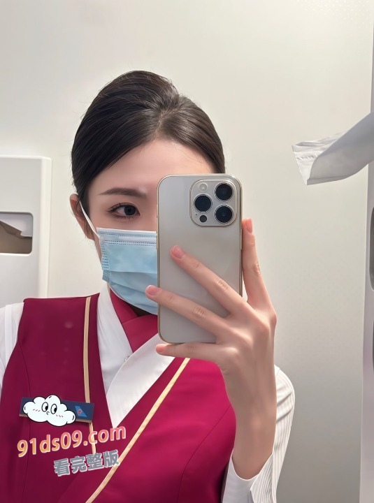 南航高颜值极品空姐网名 朵小姐的碎碎念 被曝私底下是母狗一条！ 与头等舱的金主爸爸约炮被干的嗷嗷叫