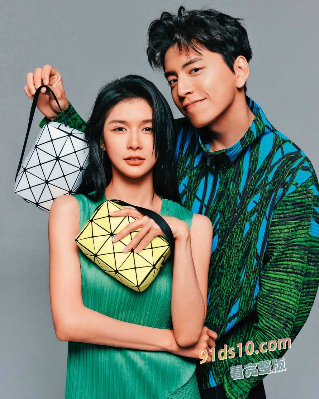 明星王大陸昨日因涉嫌殺人未遂被移送侦办,今晨新北地院諭知王大陸500萬交保、游翔閔羈押禁見。目前父親不願回應,姊姊則是在澳門旅遊過生日,生日願望也曝了光。 图9