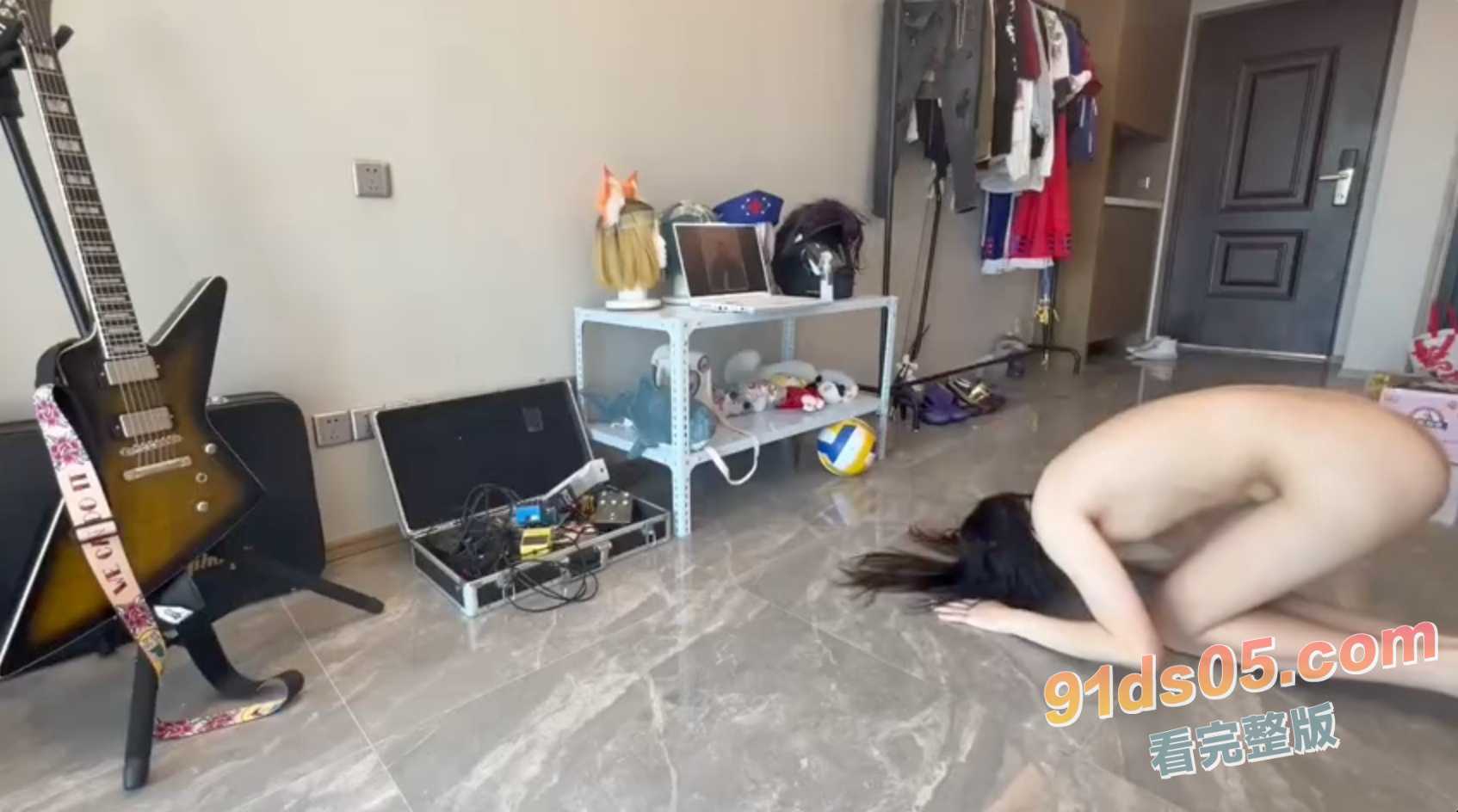 山东男娘过年回不了家 在房中怒拜孔子像忏悔 自称我有罪过年都不能回家陪父母此乃不孝 图4
