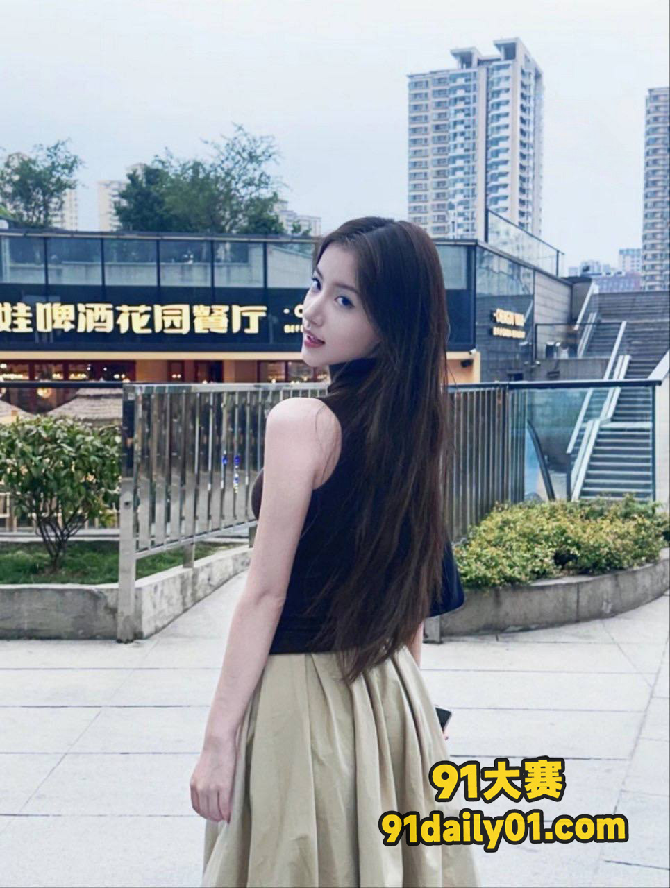 南京艺术学院 高颜值女校花 林辛梓 与男友私密小视频泄露 站立后入直接操哭！ 图1