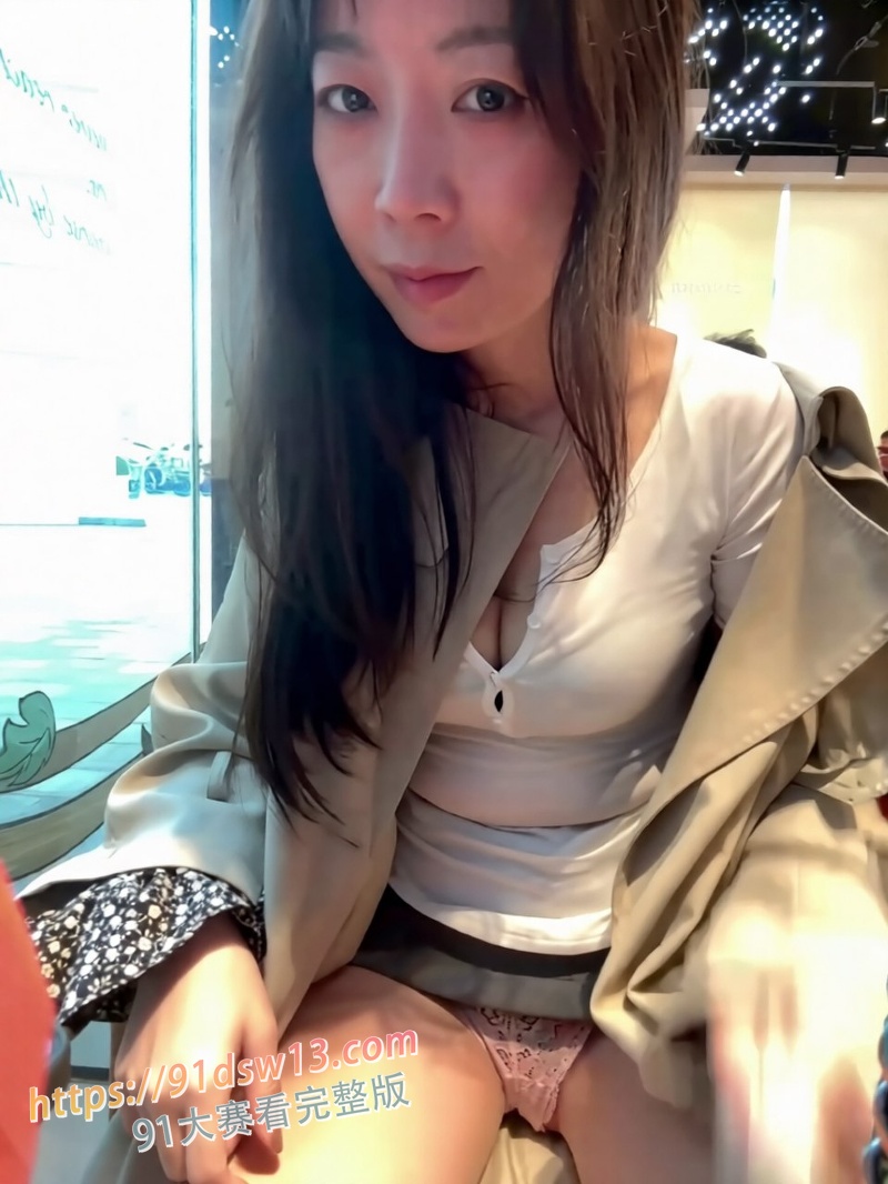 极品骚货熟女 yourkeer 逼夹跳蛋 淫水湿透内裤 随时可能高潮喷水 表情隐忍双腿发软！ 图1