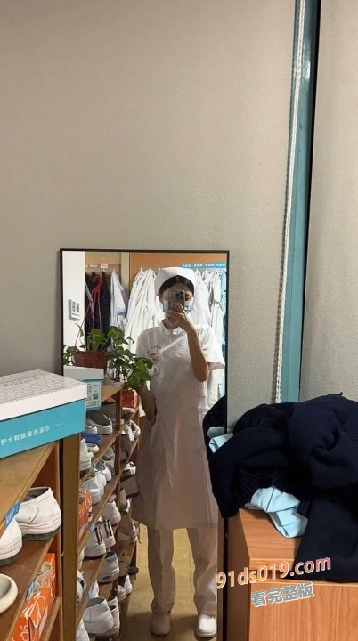 深圳罗湖区人民医院 护士 王艾琳 约炮被曝光下海做兼职，真是个喂不饱的母狗！ 图2