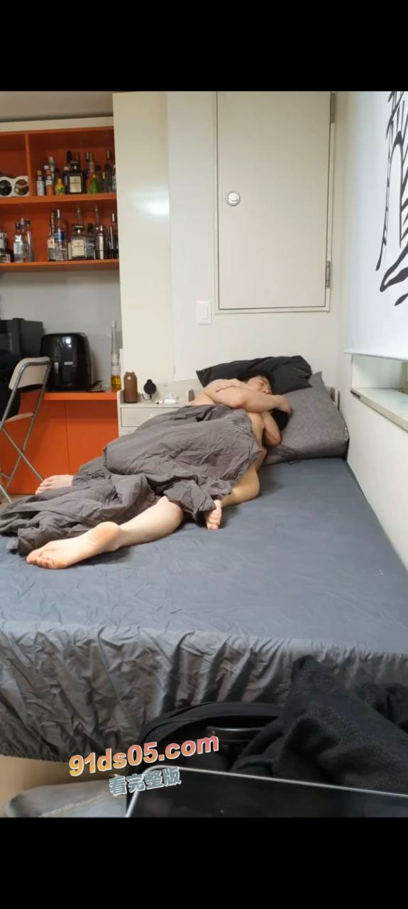 极品空姐 蜂腰巨乳 身材简直太诱人了 跟富二代乘客开房 在酒店的激战性爱视频曝光！ 图3