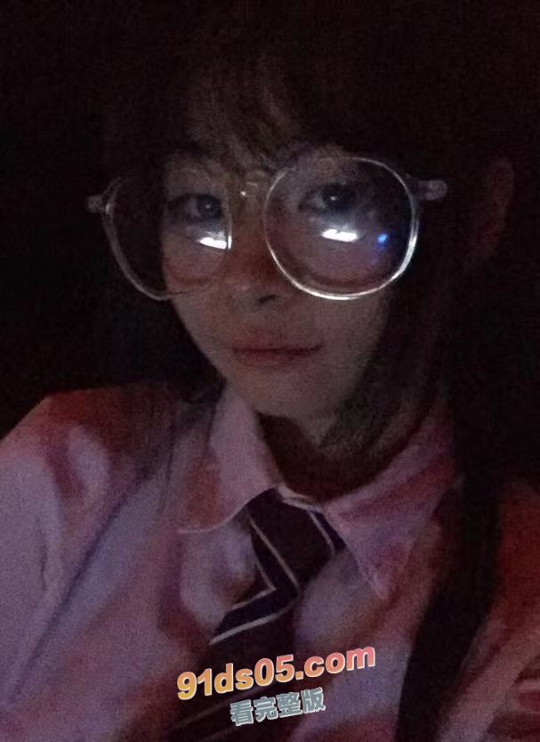 昆明文理学院酷爱cos的反差女学生 严依祎 还没几个粉丝呢 已经开始伺候金主了