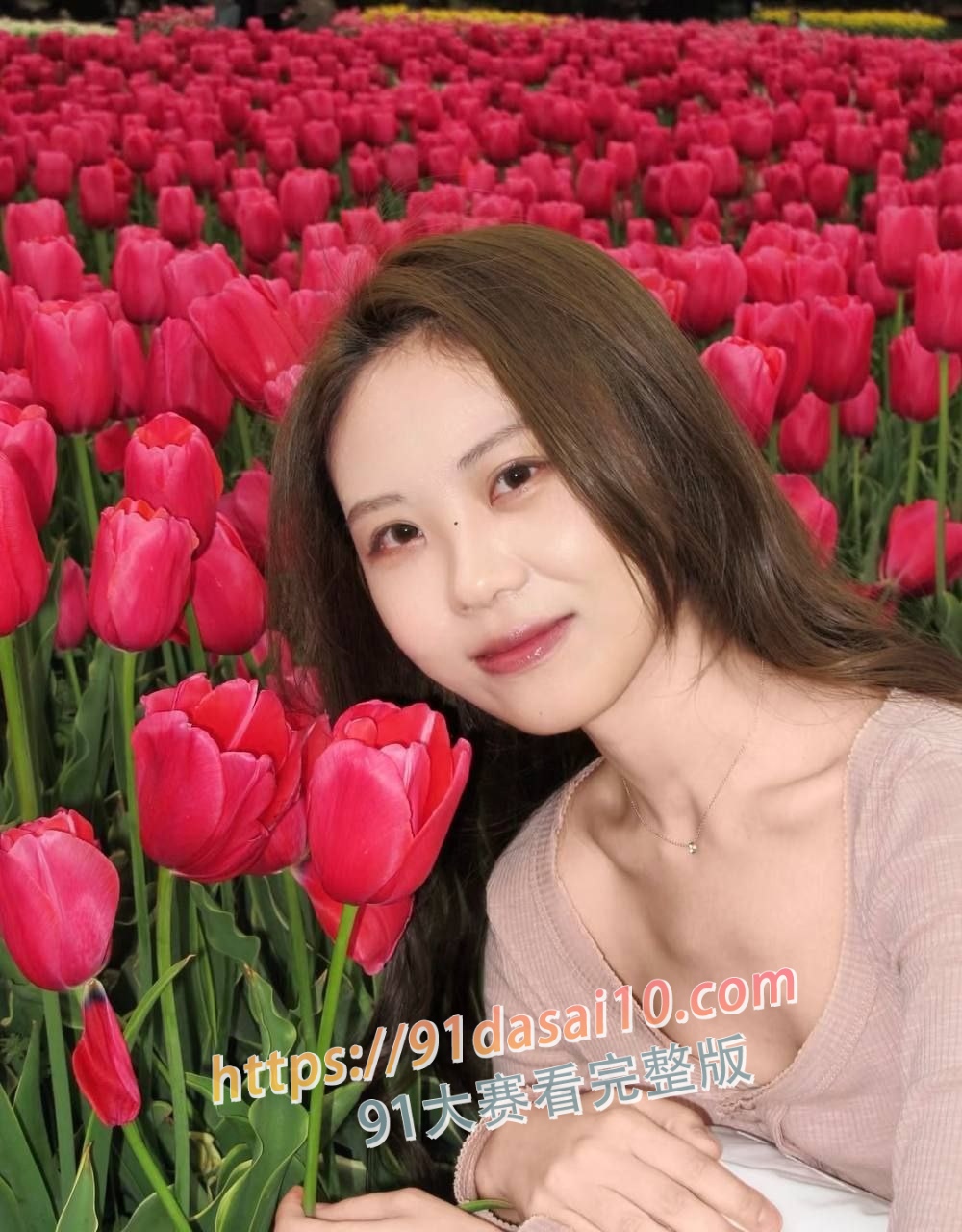北京小情侣激情自拍，女生骚浪口交足交，男生恋足癖热衷于舔丝袜脚 图3
