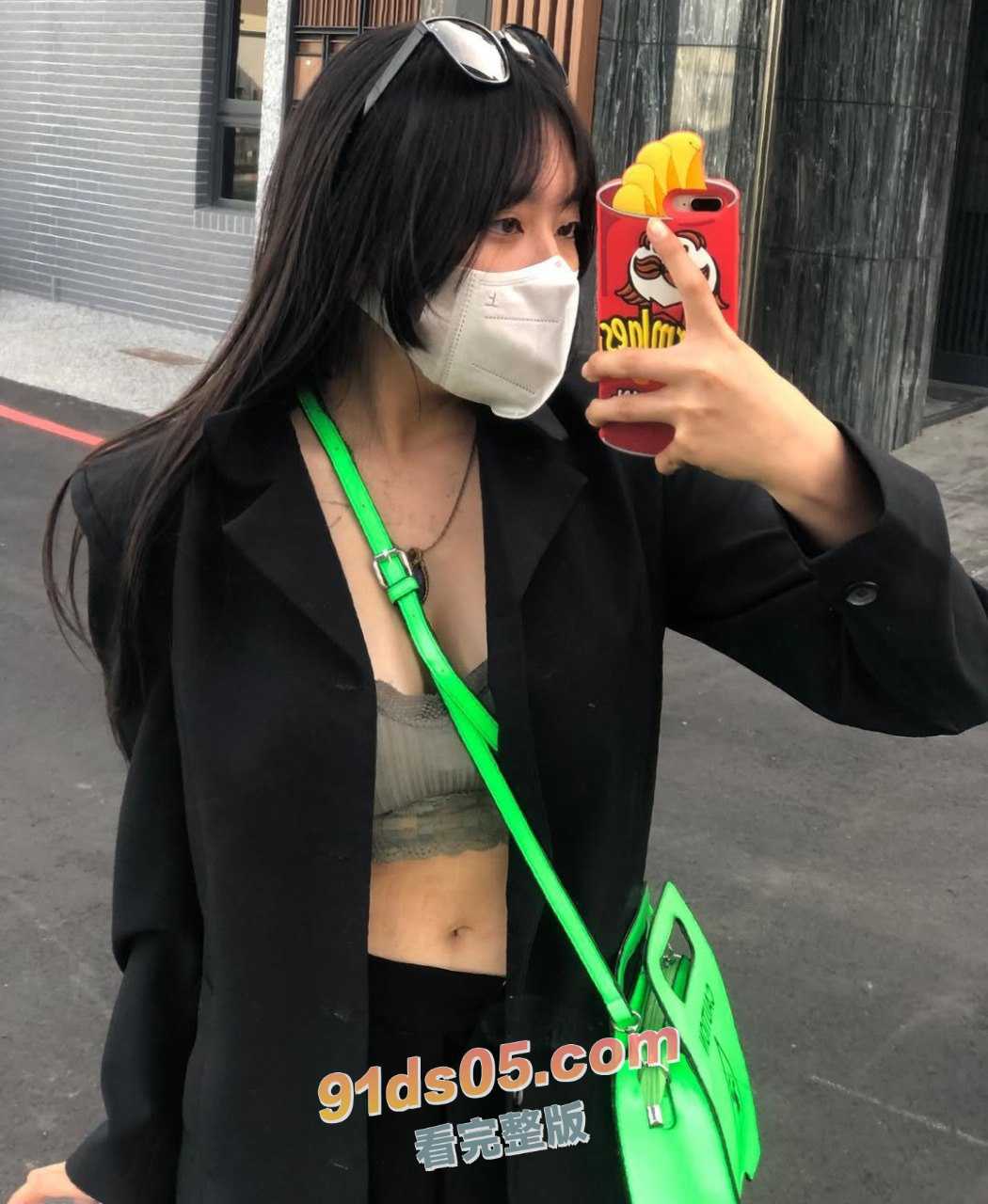 IG性感女网红 李奶妍 自拍给前男友的裸照和漏奶视频被外流了出来，奶子又大又软让人看了都想摸 图11