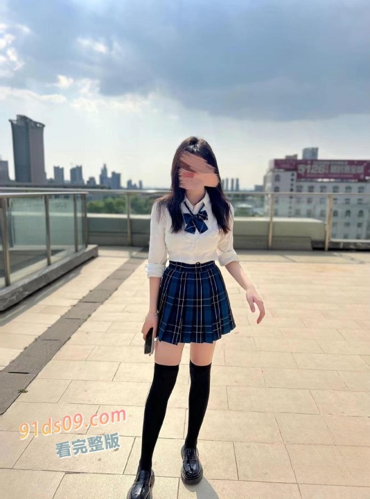 高颜值白嫩妹妹和哥哥在楼梯间做爱！无套抽插妹妹的屁股太软嫩了 温柔的呻吟把魂儿都勾走了