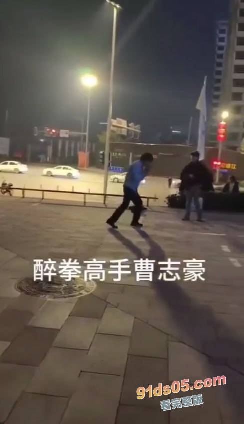 二次元界抽象人物 网络恶俗组织新月成员 曹志豪 线下被多人围殴 打的鼻青脸肿 图2