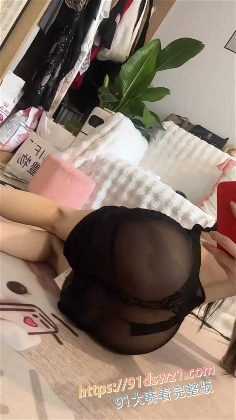 抖音健身网红 磕着瓜子脸的猫 第二期 性感比基尼黑丝蜜桃臀 观音坐莲幻想全开 图7