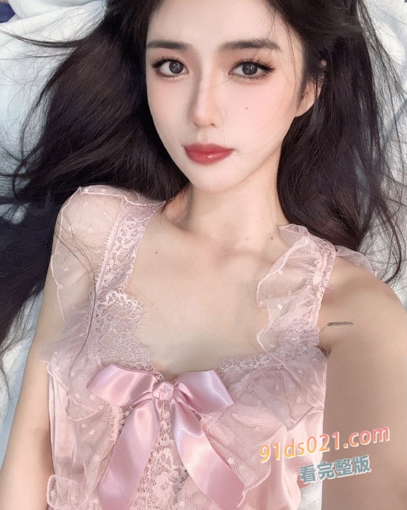 江苏南京 航空大学极品校花，经不住诱惑被男主包养，骚骚的样子真是让人很喜欢！