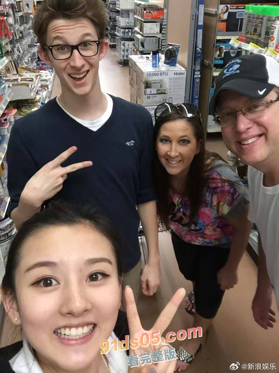 近期小红书 一位白人男性在小红书放出大量他和 宋祖儿的照片 希望能再次联系到她 宋祖儿工作室对此回应并不是前男友～ 图17