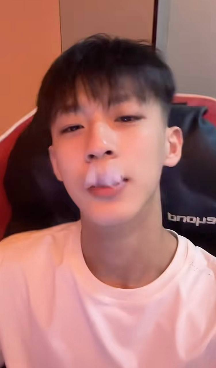 爆料抖音男网红 刀斩两断 杜庭锐 骗财骗色 立单身人设欺骗粉丝感情聊骚约炮 聊天记录被爆