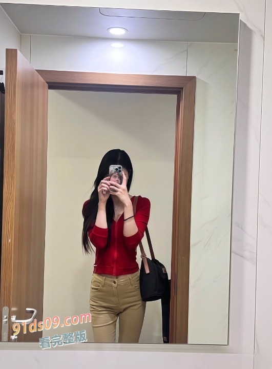 南航高颜值极品空姐网名 朵小姐的碎碎念 被曝私底下是母狗一条！ 与头等舱的金主爸爸约炮被干的嗷嗷叫 图6