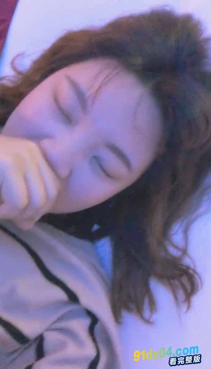 微胖气质巨乳金发妹陈婉瑜 和男朋友在情趣酒店私拍泄密 不穿内裤前来赴约坐等挨操，迫不及待扒开男朋友裤子要吃棒棒糖 图3