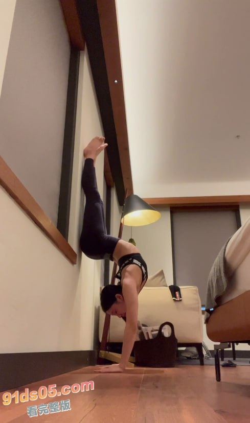 澳大利亚留学舞蹈生 吴珺珊 出去后彻底放飞自我 自拍裸照吃鸡巴 各种约炮啪啪 骚母狗一只 图7